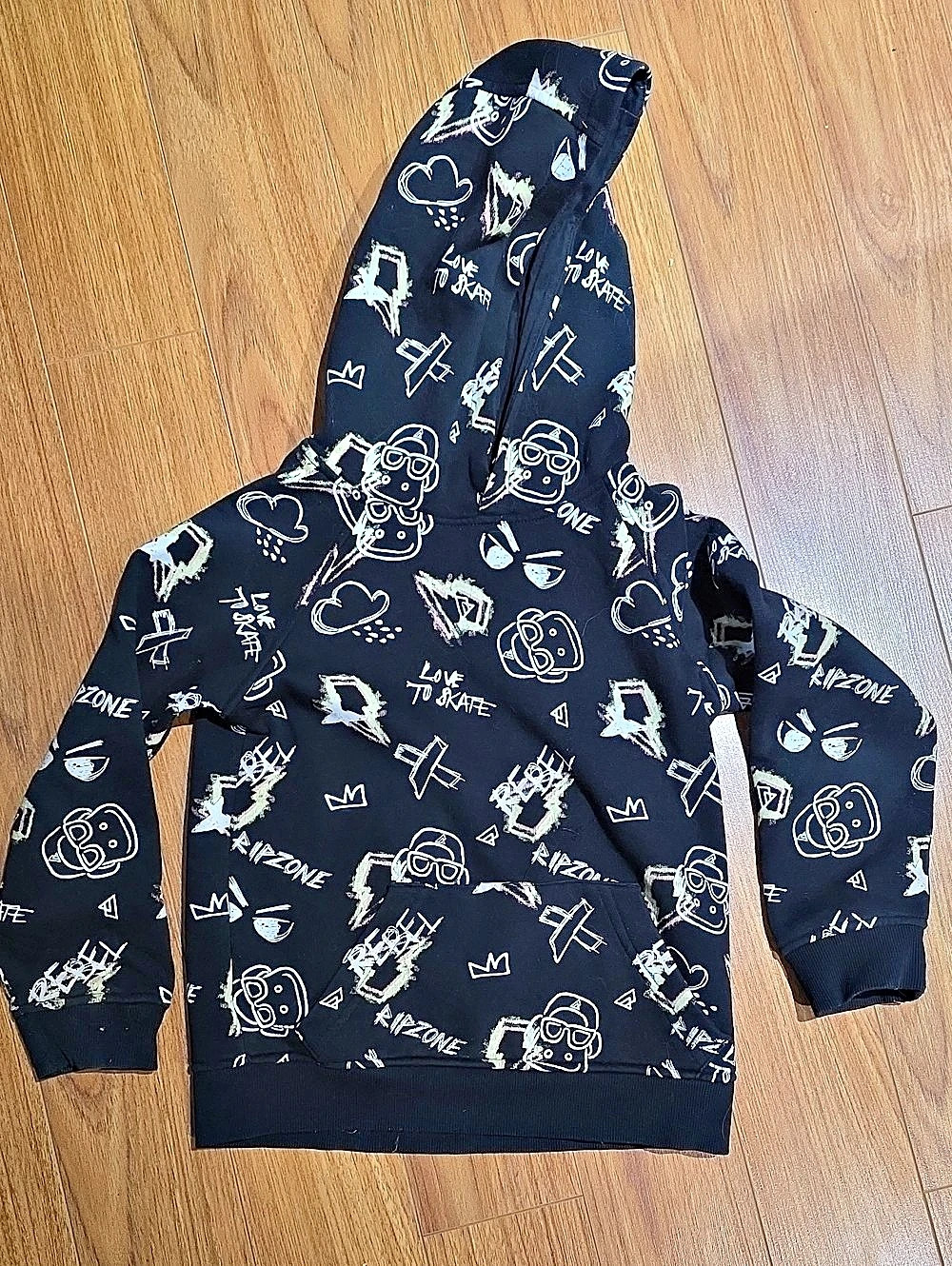 Ripzone Kids Graphic Hoodie in Black & White